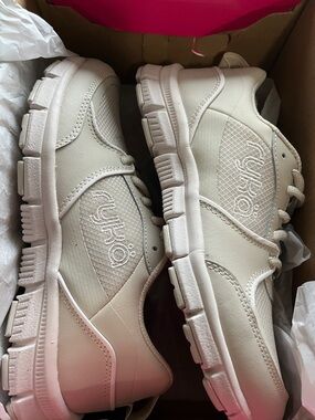 Ryka Cream Lace-Up Walking Sneakers size 8